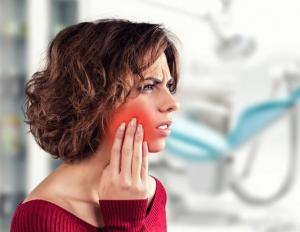 The hole hurts after tooth extraction - we are looking for a solution to the problem